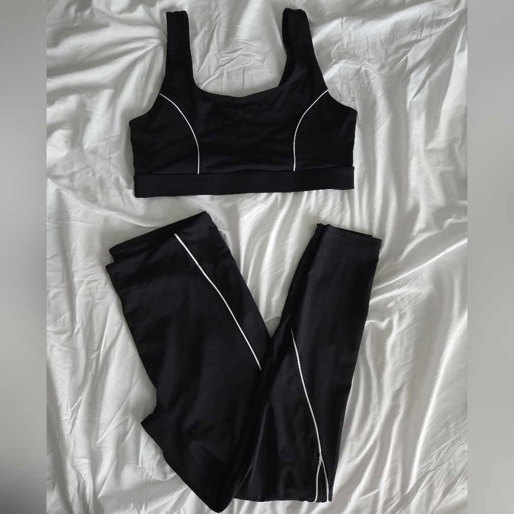 fabletics motion 365 sports bra and leggings set, black with white trim, large